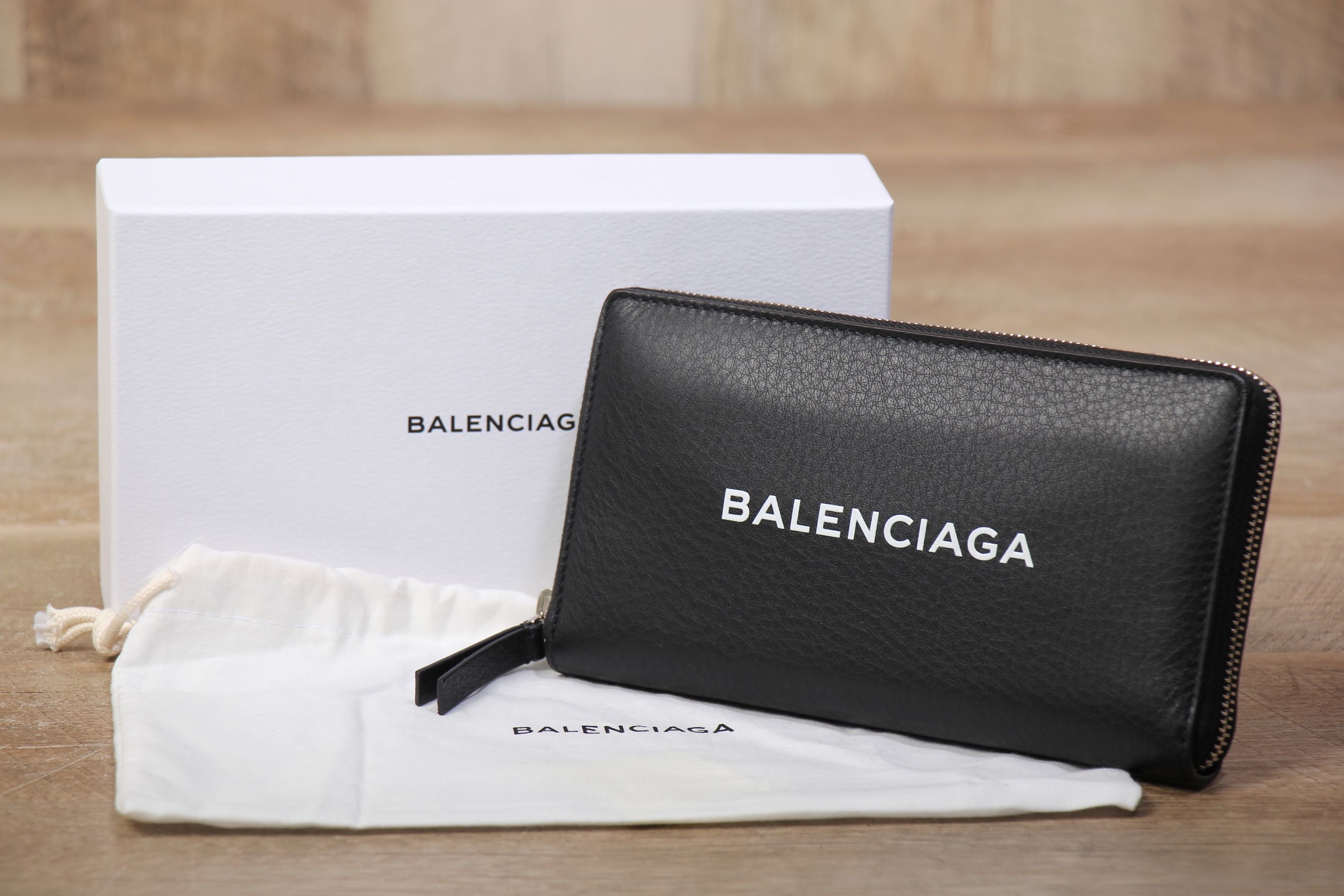 人気最安値 Balenciaga - バレンシアガ BALENCIAGA メンズ 三つ折り