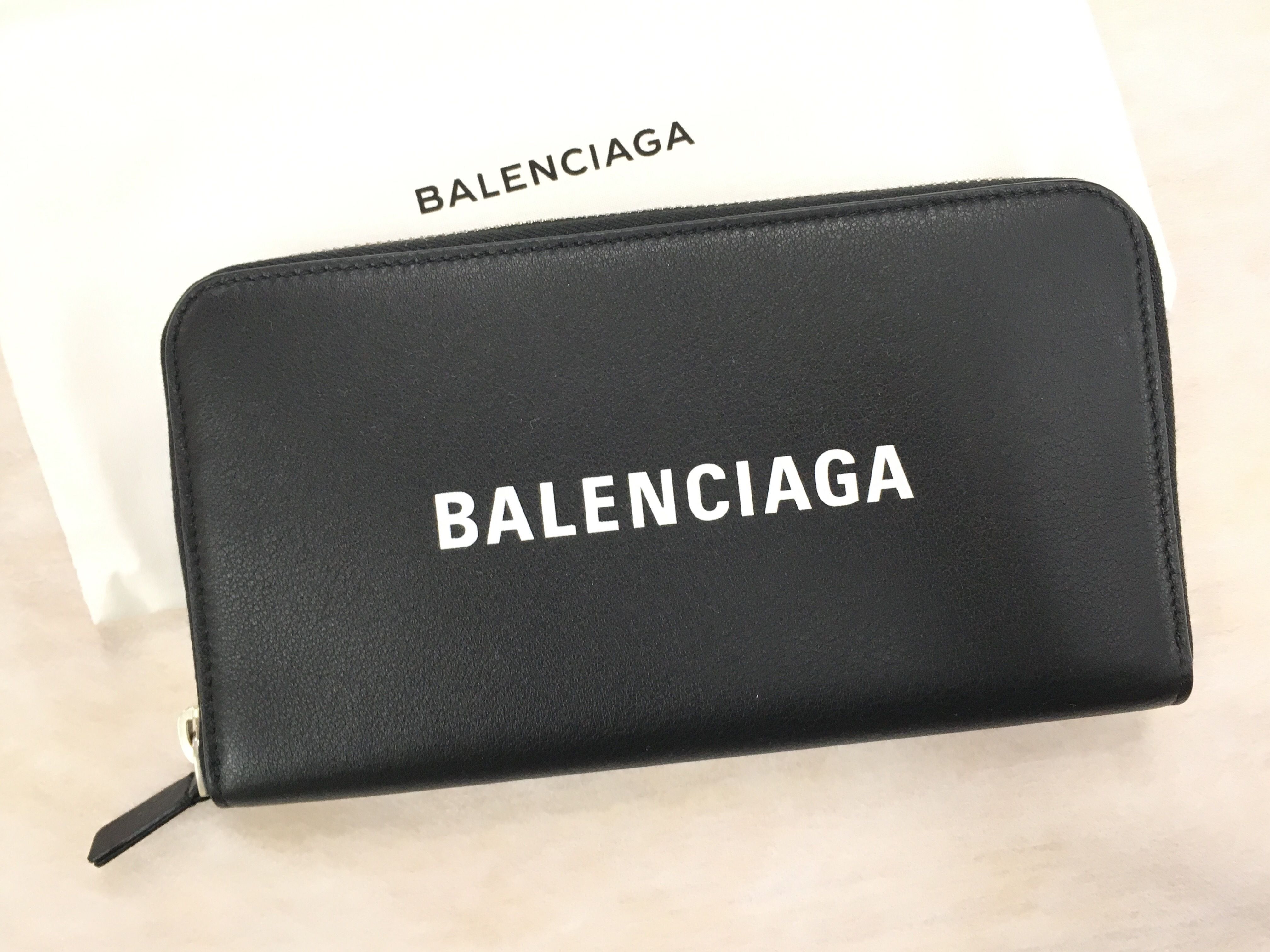 バレンシアガ財布