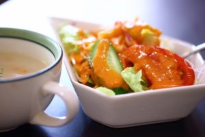 ダイエット中におすすめのサラダレシピ15選 食材やドレッシングの選び方は メンズファッション研究所 Kashi Kari カシカリ