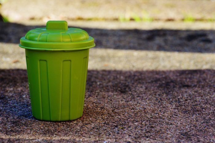 緑のゴミ箱